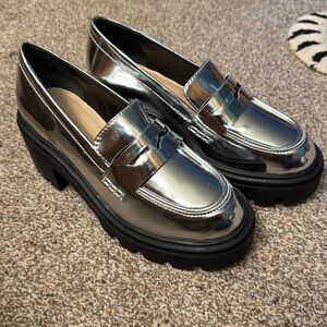 Schutz lug sole loafer NWOT